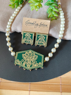 Dark Green Hand-Painted Choker Necklace Set with Pearls Design 2